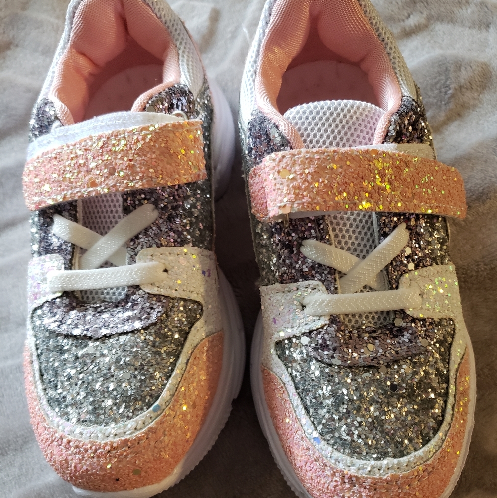 Girls sneakers